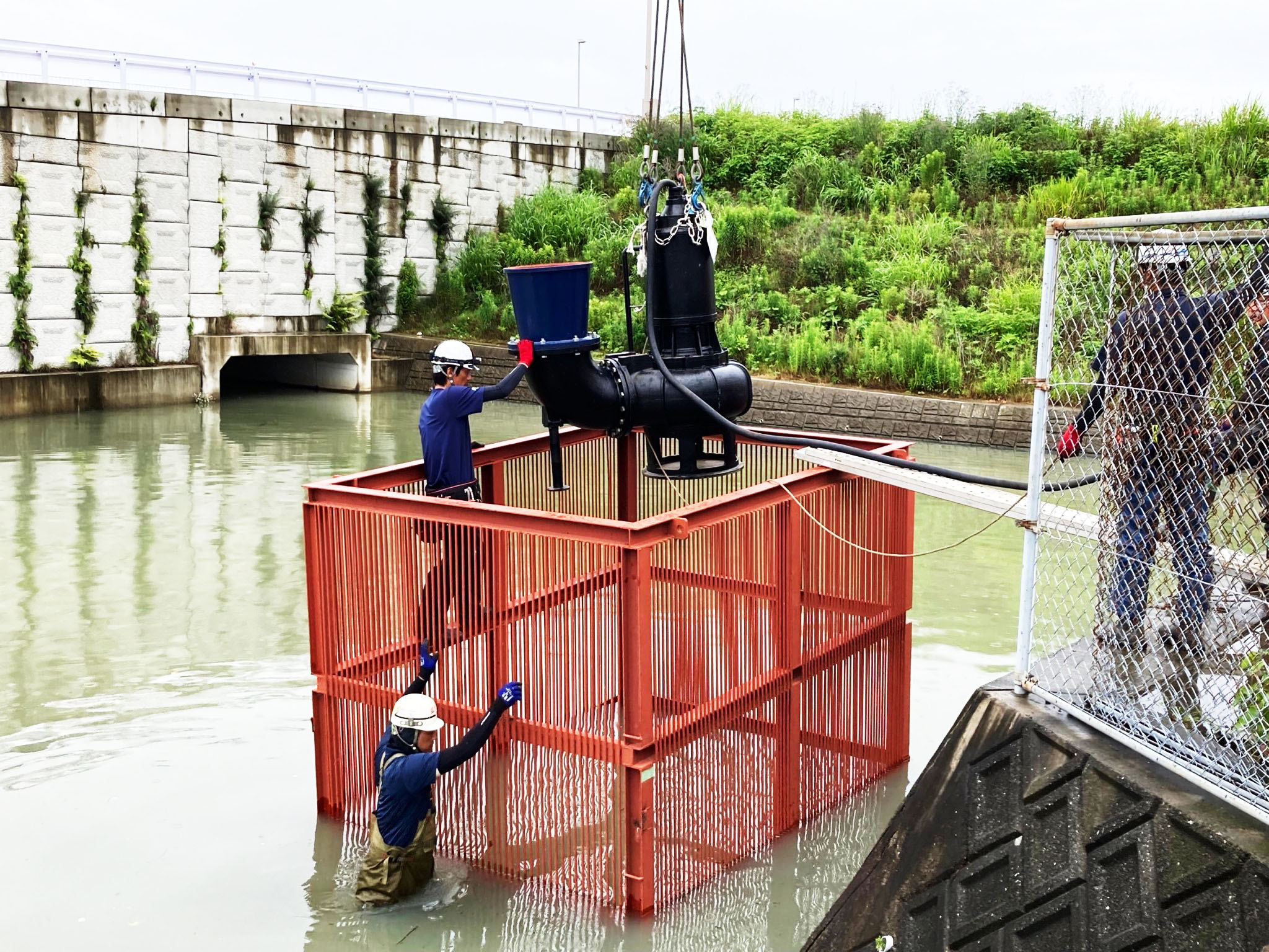 日本熊本県の排水機場で仮設排水ポンプ設備